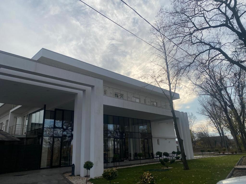 Ocaua Lui Cuza Hotel Tecuci Exterior foto